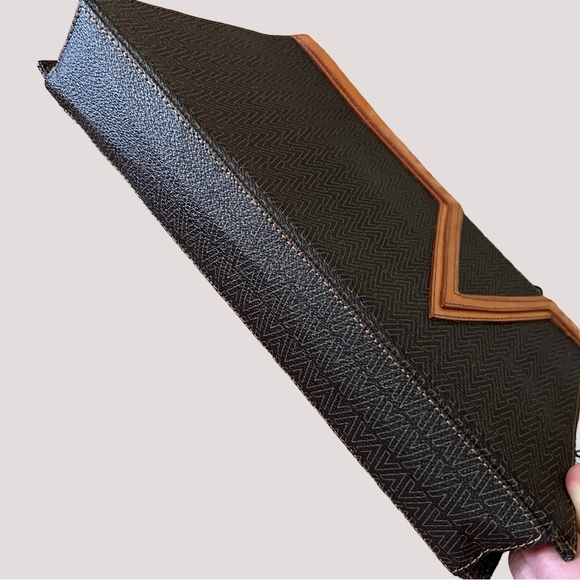 1980’s Vintage Mario Valentino Black and Tan Leather Clutch Bag - Picture 5 of 16